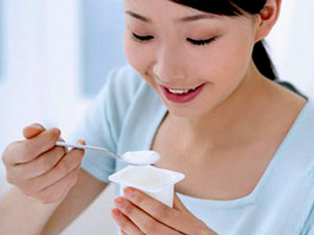 Một hũ sữa chua mỗi ngày rất tốt cho nữ giới