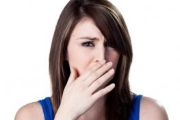 Khí hư có mùi hôi tanh: Dấu hiệu của nhiều căn bệnh phụ khoa