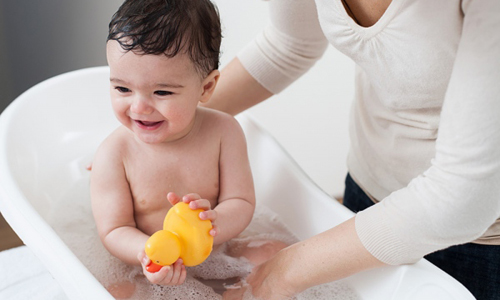 cách vệ sinh cậu vùng kín cho bé trai