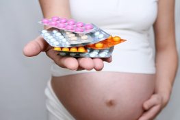Không tùy tiện dùng thuốc trị nấm âm đạo khi mang thai