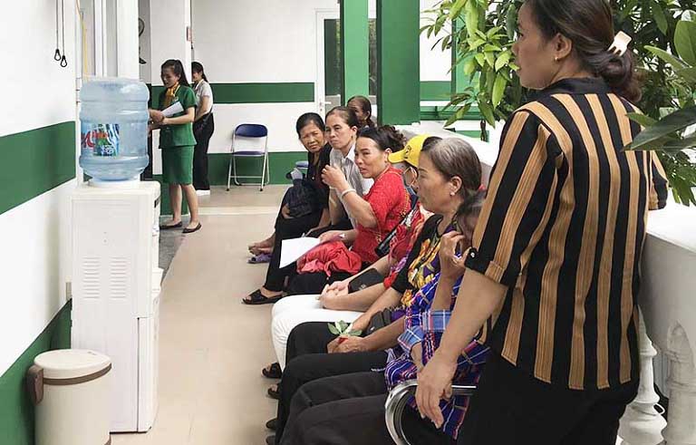 Rất nhiều phụ nữ tìm đến Thuốc dân tộc và cảm thấy hài lòng với dịch vụ khám chữa bệnh cũng như cách điều trị, tiếp xúc với bệnh nhân của bác sĩ Đỗ Thanh Hà