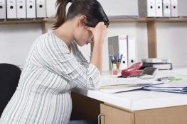 Viêm cổ tử cung là viêm nhiễm phụ khoa thường gặp ở bà bầu