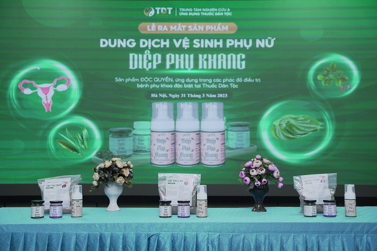 Buổi lễ nghiệm thu đề tài nghiên cứu và ra mắt dung dịch vệ sinh phụ nữ Diệp Phụ Khang của Thuốc dân tộc Buổi lễ nghiệm thu đề tài nghiên cứu và ra mắt dung dịch vệ sinh phụ nữ Diệp Phụ Khang của Thuốc dân tộc